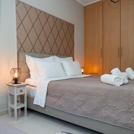Mary'S Modern And Elegant Apartment Калампака Екстериор снимка