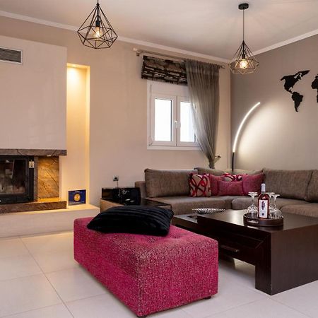 Mary'S Modern And Elegant Apartment Калампака Екстериор снимка
