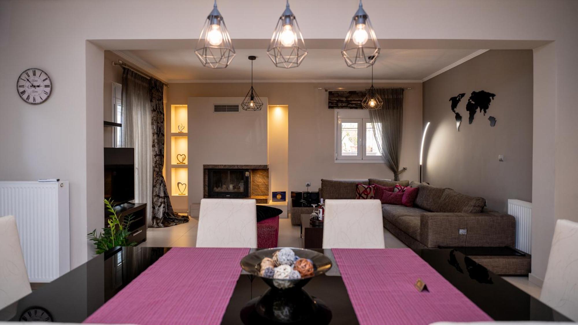 Mary'S Modern And Elegant Apartment Калампака Екстериор снимка