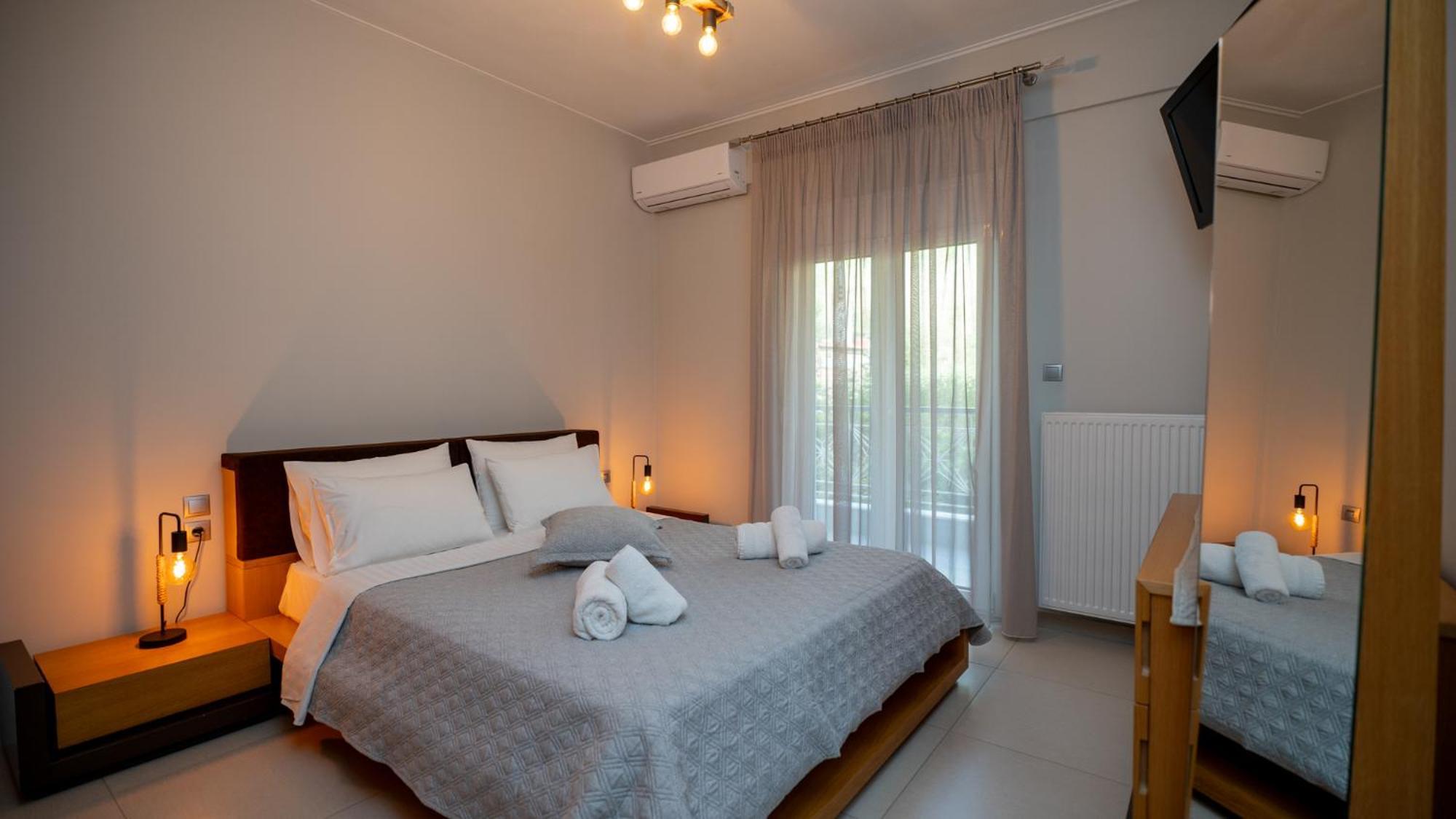 Mary'S Modern And Elegant Apartment Калампака Екстериор снимка