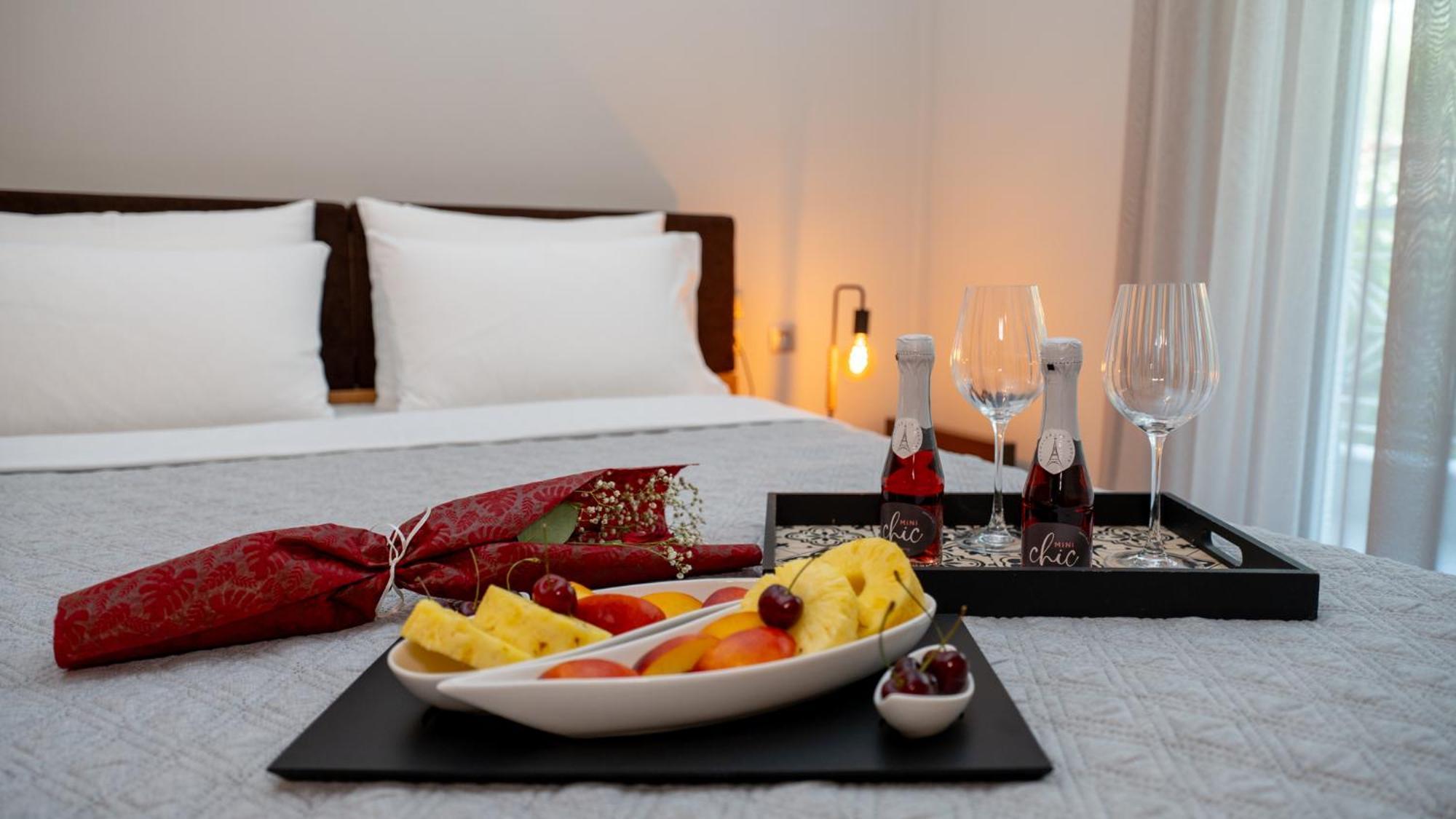 Mary'S Modern And Elegant Apartment Калампака Екстериор снимка