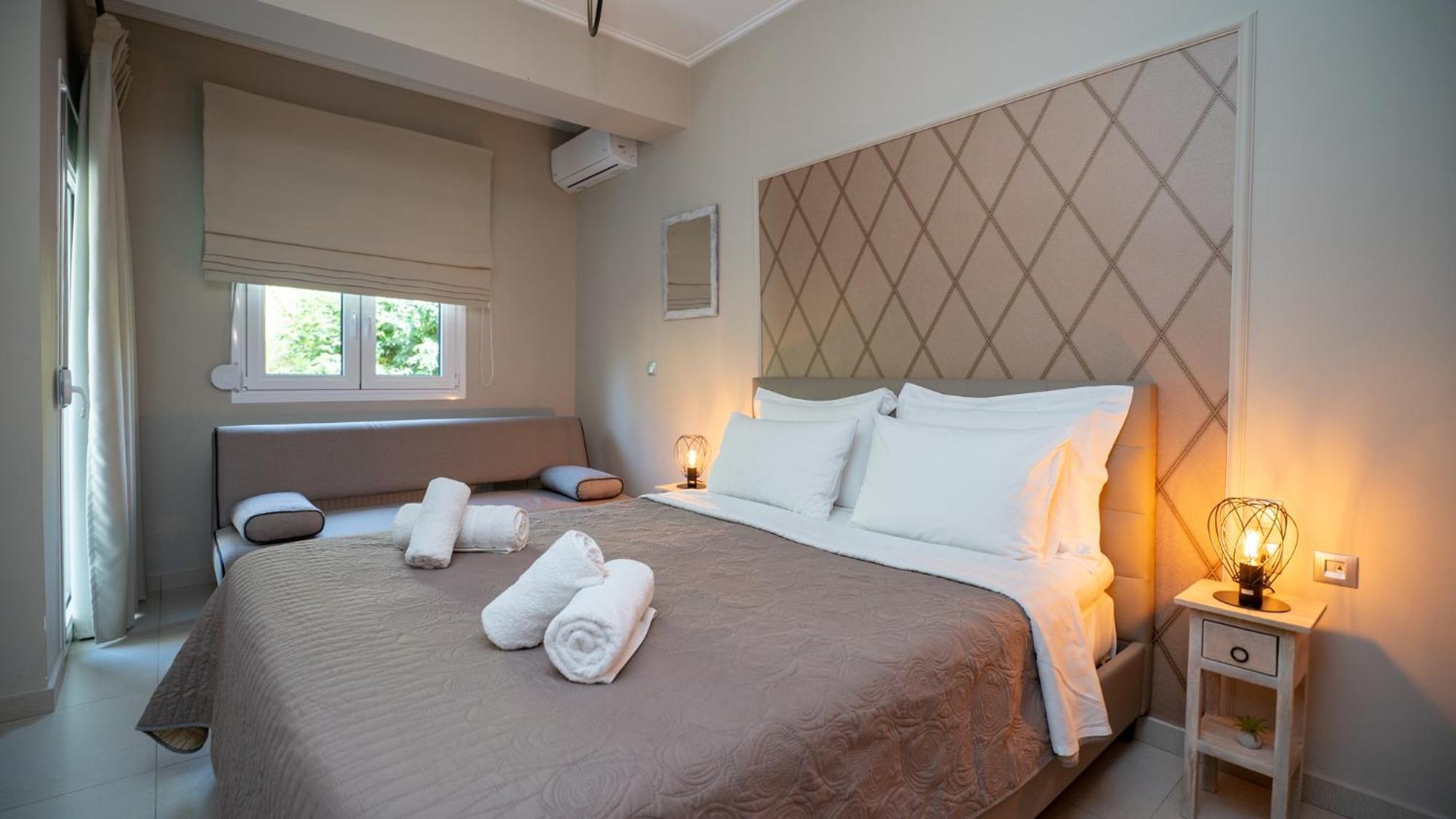 Mary'S Modern And Elegant Apartment Калампака Екстериор снимка