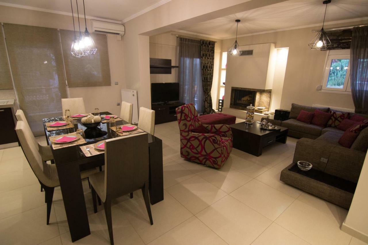 Mary'S Modern And Elegant Apartment Калампака Екстериор снимка